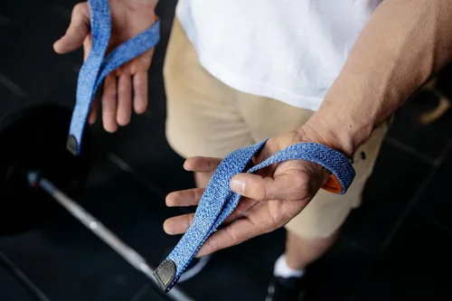 Vista 2 de WARM BODY COLD MIND V2 - Correas de muñeca para levantamiento de pesas, correas de mano para levantamiento de pesas, culturismo