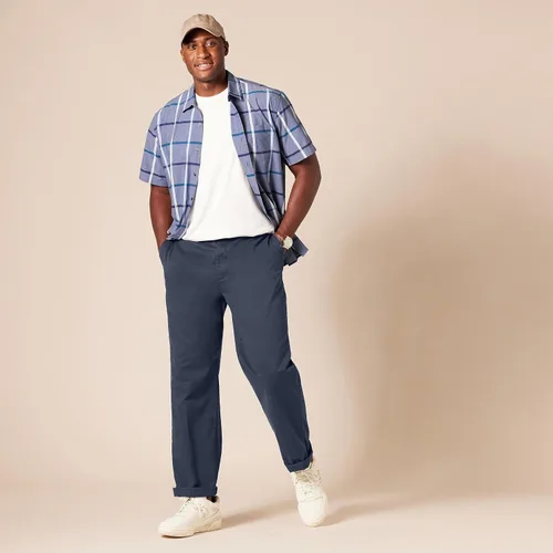 Vista 8 de Tienda Essentials Pantalón chino de corte clásico, resistente a las arrugas, sin pinzas, para hombre (disponible en tallas grandes y altas)