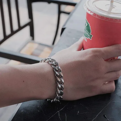 Vista 6 de TOPGRILLZ Pulsera de oro con eslabones cubanos chapados en oro de 14 quilates, Hip Hop Miami, pulsera de eslabones cubanos sólidos para hombres