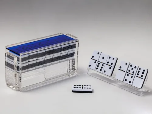 Vista 3 de Juego de dominó El Catire con estantes de Luxe Dominoes