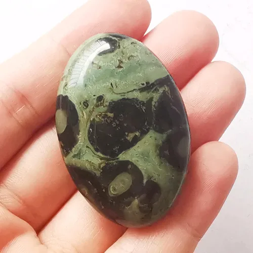 Vista 6 de Piedra de sangre africana, mini bolsillo ovalado de palma curativa, cristal curativo, spa, piedra energética, cristales y piedras curativas