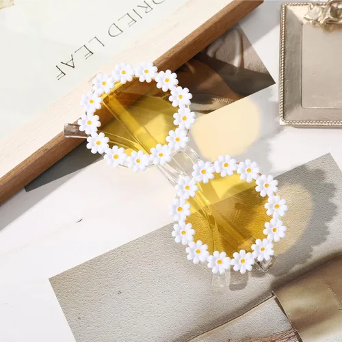 Vista 8 de 3PCS Women Hippie Costume Set - 70s Hippie Boho Flower Headband Gold Peace Sign Necklace Hippie Daisy Sunglasses for Women