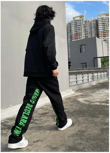 Vista 3 de MEOKIM Pantalones de mezclilla bordados con letras góticas, estilo callejero Harajuku, sueltos, hip-hop, recto, tubo para hombre