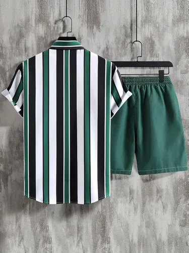 Vista 2 de OYOANGLE Conjunto de 2 piezas para hombre, camisa y pantalones cortos con botones y manga corta
