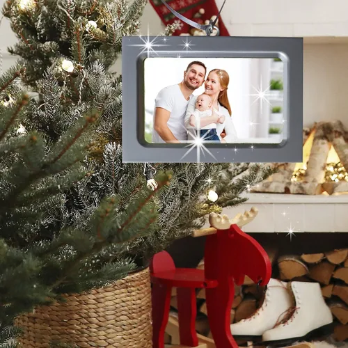 Vista 3 de Marco de fotos horizontal, elegante diseño plateado, juego de 4 piezas para árbol de Navidad, con capacidad para fotos de 2.75 x 1.75 pulgadas