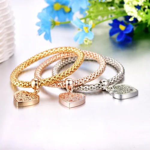 Vista 6 de SILANER Pulseras multicapa con dijes de cristal, 3 pulseras de cadena de maíz de oro/plata/oro rosa para mujer, pulsera elástica en forma de corazón