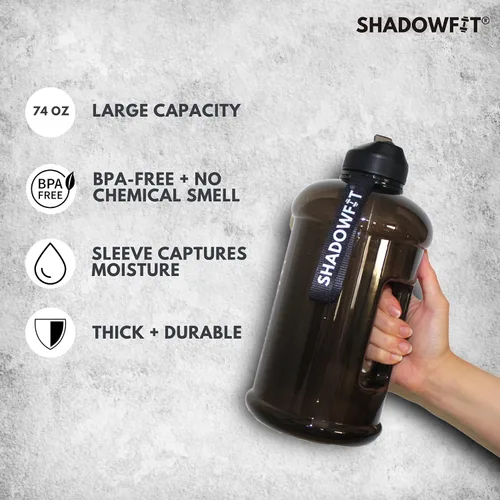 Vista 4 de Shadowfit Botellas de agua de medio galón (74 onzas, 2.2 litros) con mango de tapa de popote y funda de almacenamiento, soporte grande para jarra