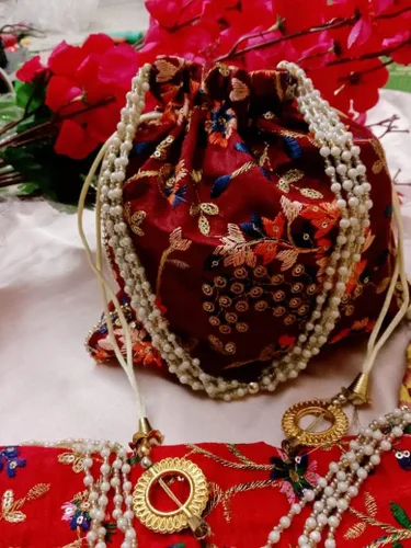 Vista 5 de Bolsas Potli de diseñador para mujer, Rajasthan batwa para bodas y fiestas, bolsa de seda bordada de diseñador étnico indio, bolso de mano