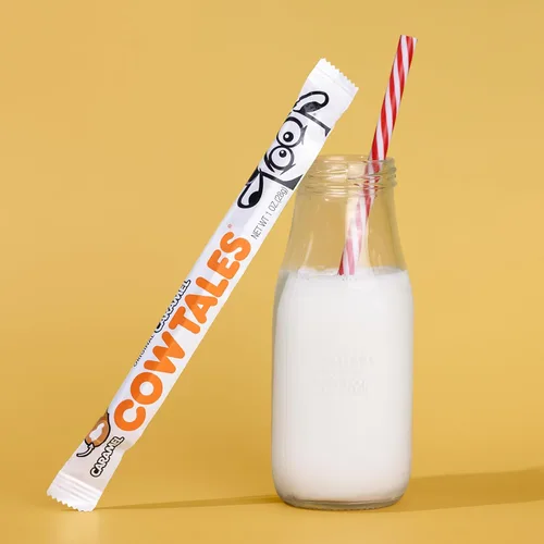 Vista 4 de Goetze's Cow Tales - Palitos de caramelo y crema, caja de 36 piezas Relleno original de crema de caramelo y vainilla, deliciosas golosinas frescas