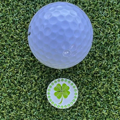 Vista 2 de Giggle Golf Marcador de bola brillante con clip para sombrero, colección Holiday Bling - Divertidos regalos de golf de temporada para mujeres