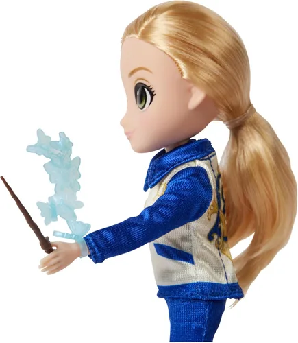 Vista 8 de Wizarding World Harry Potter, set de regalo de muñeca Fleur Delacour de 20,3 cm de 10 piezas con 2 trajes y 8 accesorios para muñeca, juguetes