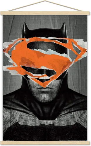 Vista 16 de Trends International DC Comics Movie - Batman v Superman - Batman Teaser Wall Poster, 14.725" x 22.375", Barnwood Framed Version Versión enmarcada