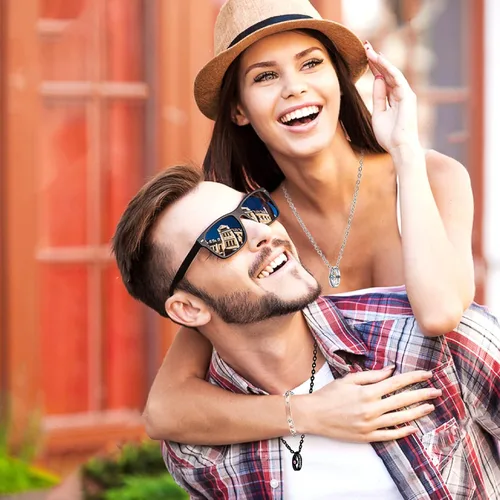 Vista 2 de MJartoria collares a juego para parejas para él y ella dijes de anillo grabados con diamantes de imitación regalo para novio y novia
