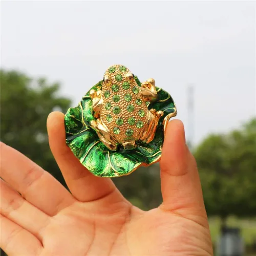 Vista 3 de Waltz&F - Joyero con bisagras decorativas y diseño de rana de diamante verde de loto pintado a mano, regalo único para decoración del hogar