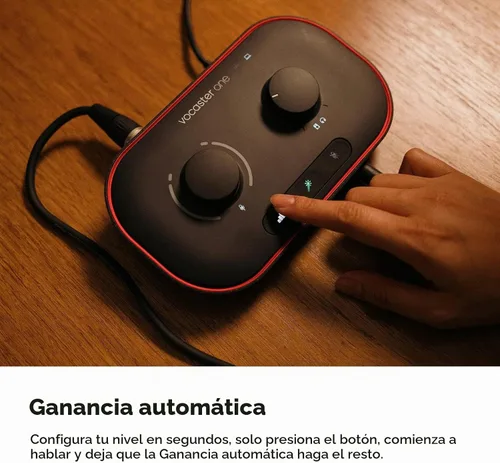 Vista 5 de Focusrite Vocaster One — Interfaz de podcasting para grabación como creador en solitario. Utilice ganancia automática, mejora y silencio