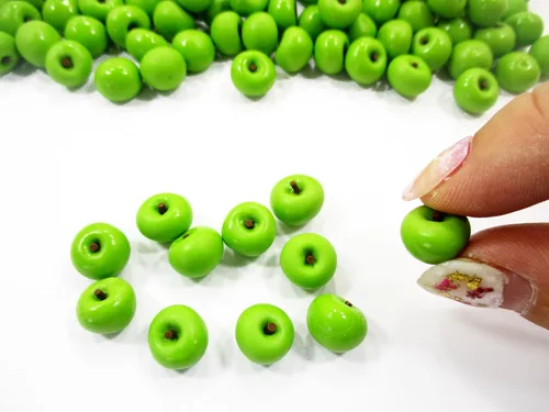 Vista 5 de Casa de muñecas en miniatura Lote de comida 20 Manzana verde Suministro de fruta Deco para encantos Casa de muñecas Comida - 6876 Handcrafted clay