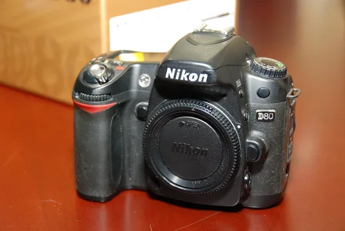 Vista 2 de Nikon Cámara digital solo para el cuerpo D80