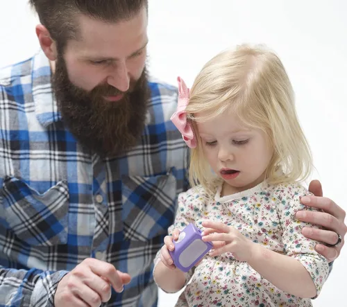 Vista 3 de Lil Nipper - Cortador de uñas eléctrico para bebés, seguro para bebés y niños pequeños, recargable y suave para recién nacidos a 5 años, regalo