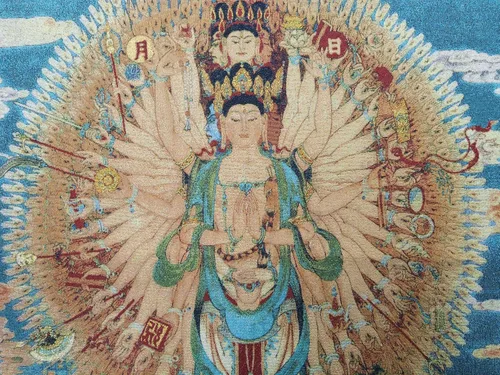 Vista 5 de Bordado de seda tibetano Thangka budismo 1000 manos 1000 caras Kwan Yin Tangka Guanyin Avalokitesvara colgante de pared para decoración del hogar