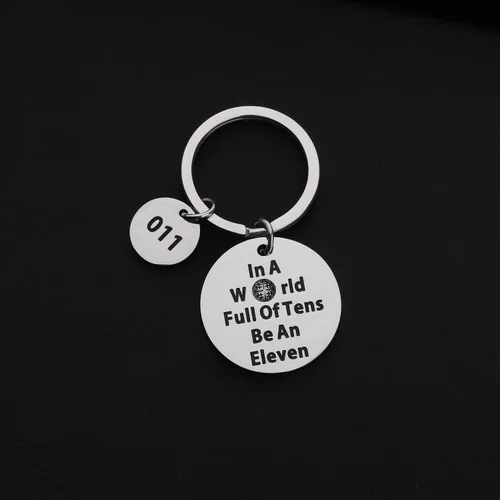 Vista 3 de TGBJE Programa de TV Gift In A World Full of Tens Be An Eleven Llavero Friends Don't Lie Regalo Número 11 011