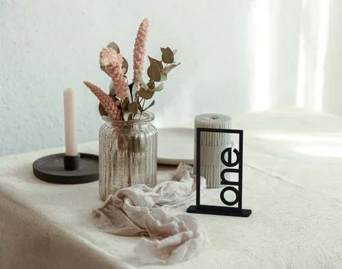 Vista 5 de Números de mesa de boda de madera negra, números de mesa huecos de estilo letra pura con base de soporte para recepción de bodas, eventos, fiestas