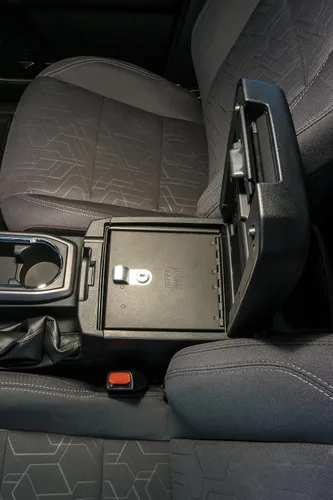 Vista 2 de Inserto de seguridad para consola de Toyota Tacoma 2016