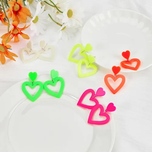 Vista 7 de Pendientes de corazón Y2K Love Heart Big Hoop Cute Fun Hang Earrings