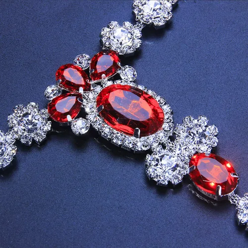 Vista 4 de Tanga sexy con diamantes de imitación rojos, cintura de cristal, bikini, cadena corporal, joyería de diamantes de imitación, cadena de tanga