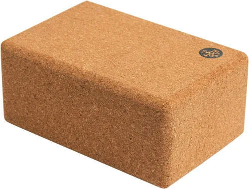 Vista 6 de Manduka Bloque de yoga – Bloque de corcho de grano fino, equipo de yoga, accesorio de gimnasio en casa, herramienta de pilates, ligero para viajes