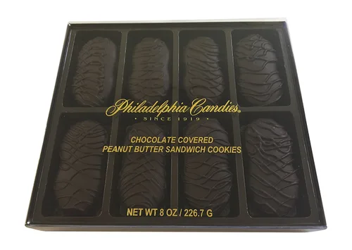 Vista 19 de Galletas de la marca Philadelphia Candies cubiertos por ambos lados de chocolate negro y con leche, y crema de cacahuete de la marca Nutter Butter