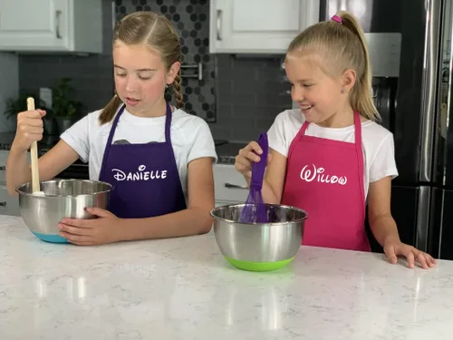 Vista 4 de Personalized Kids Apron - Chef Apron for Kids - Add a Name to Personalized Aprons for Girls or Boys Púrpura
