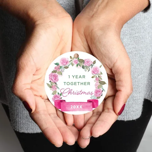 Vista 3 de Andaz Press Adorno de Navidad de madera grabado con láser para aniversario de boda, 1 año juntos, Navidad 2025, pancarta de flores rosas, 1 paquete