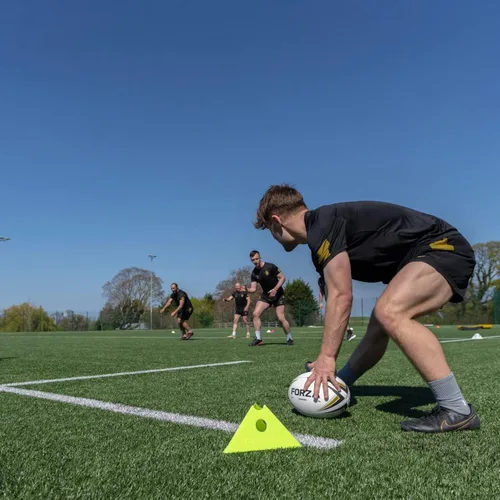Vista 8 de FORZA Jumbo Triangle SuperCones Conos de entrenamiento de fútbol profesional con diseño triangular, ideales para ejercicios de velocidad, agilidad