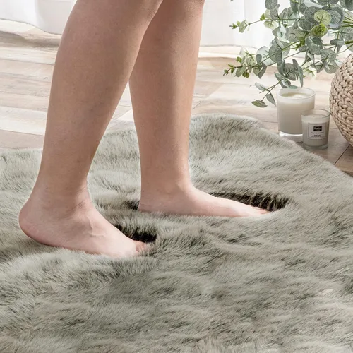 Vista 4 de Ashler HOME DECO Funda de piel sintética de zorro suave para silla, alfombra para dormitorio, suelo, sofá, sala de estar, verde y blanco, 2 x 2.8
