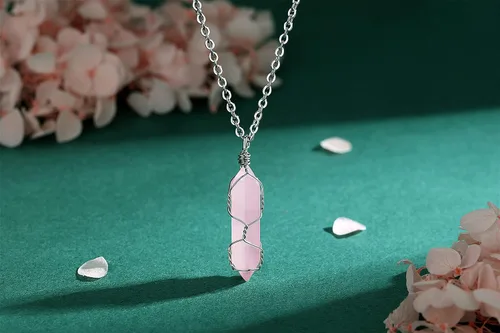 Vista 3 de MAIBAOTA Collar de piedra de cristal curativo, collar con colgante de cristales de lágrima envueltos en alambre, collar con dije de cuarzo Reiki