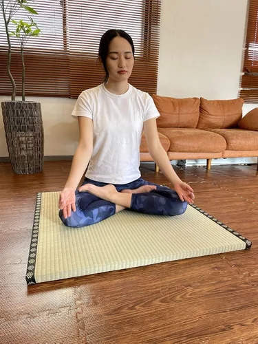Vista 5 de Warabi Tatami - Tapete para sala de estar, colchón, alfombra, colchón portátil, cama japonesa, Igusa Rush Hecho en Japón, 33.5 x 33.5 pulgadas
