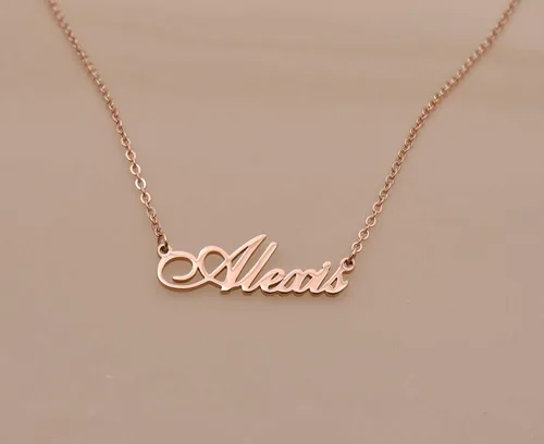 Vista 2 de Collar personalizado con dije de nombre de mamá en oro y plata