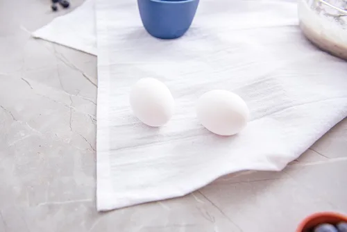 Vista 3 de Juego de 4 toallas de cocina grandes, resistentes y absorbentes, color blanco brillante, 20.5 x 30.5 pulgadas, lazo para colgar, toallas bien hechas