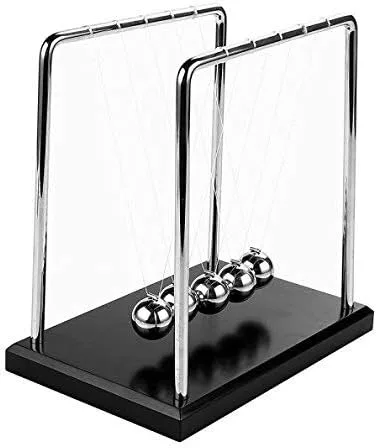 Vista 3 de Newton's Cradle Art in Motion, bolas de equilibrio de 7 1/4 pulgadas, base de madera negra