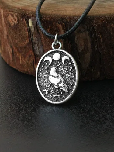 Vista 6 de HAQUIL Raven Necklace, Wiccan Raven Triple Moon Goddess Charm Pendant, Raven Jewelry Gift for Men and Women