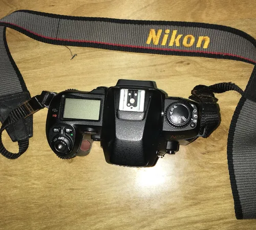 Vista 2 de Nikon Cámara de película SLR N80 de 1.378 in (solo cuerpo)