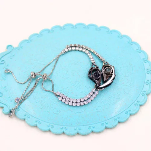 Vista 7 de Pulseras de proyección en 100 idiomas con texto en inglés "I Love You", 2 pulseras a juego con rompecabezas de corazón de amor de 0.118 in