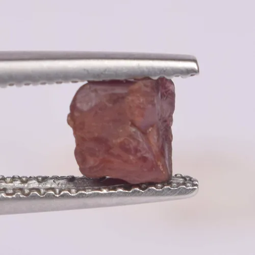 Vista 2 de Piedra de espinela áspera, cristal natural crudo y rocas para lapidario, envoltura de alambre de 1.15 quilates de piedra preciosa suelta de espinela