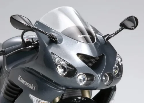 Vista 2 de Tamiya Kawasaki ZZR 1400