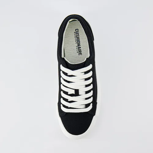 Vista 6 de CUSHIONAIRE Zapatilla de lona con parte superior baja con etiqueta para mujer + espuma viscoelástica