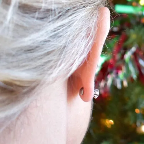 Vista 6 de Aretes colgantes de circonio cúbico ComfyEarrings de 14 pulgada con la respaldos planos de rosca muy cómodos