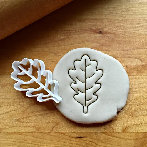Vista 2 de Sweet Prints Inc Set of 2 Oak Leaf Cookie Cutters - Dishwasher Safe (2")