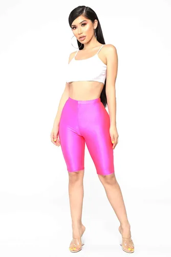 Vista 4 de Lbaatta Pantalones de ciclismo, pantalones de yoga, pantalones cortos deportivos sexy, pantalones cortos de nailon elástico de tela para mujer