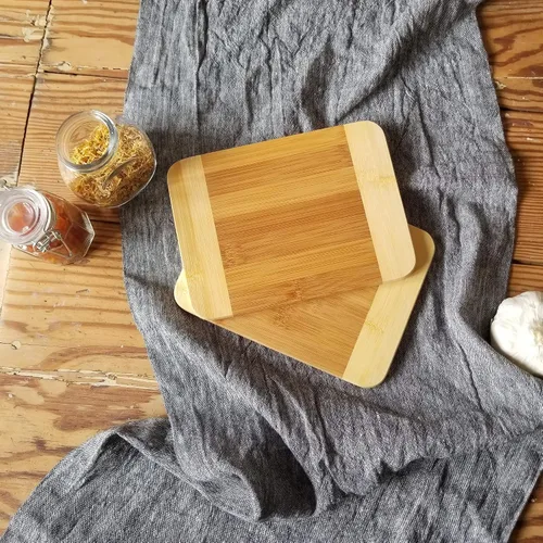 Vista 5 de Lipper International Tabla de cortar y servir de madera de bambú de dos tonos, pequeña, 8 x 6 x 5/16 pulgadas, juego de 12