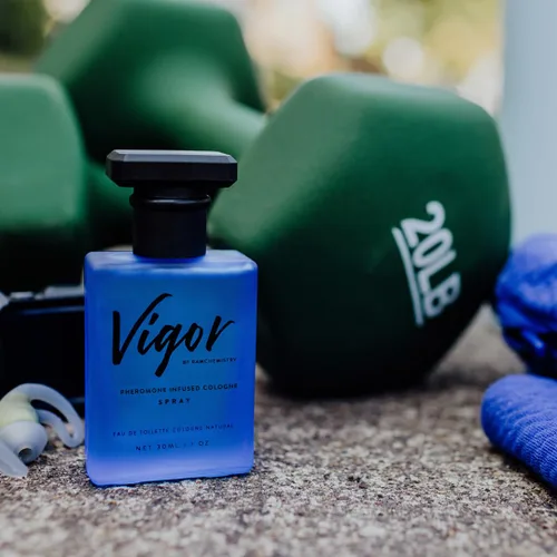 Vista 4 de RawChemistry Vigor - Una colonia con infusión de feromonas para hombres, 1 oz.